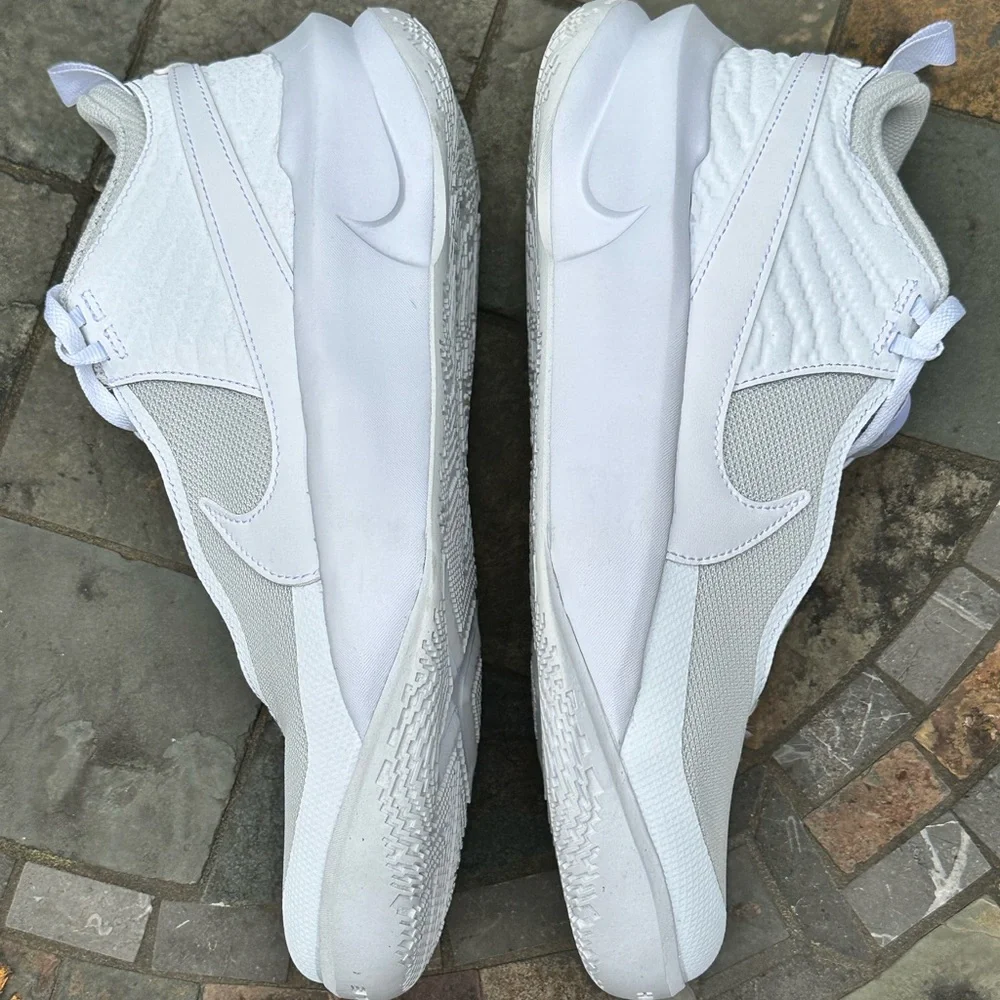 NEW Nike All White Team Hustle D 10 - Youth Size 6.5 (also fits Womens 8)